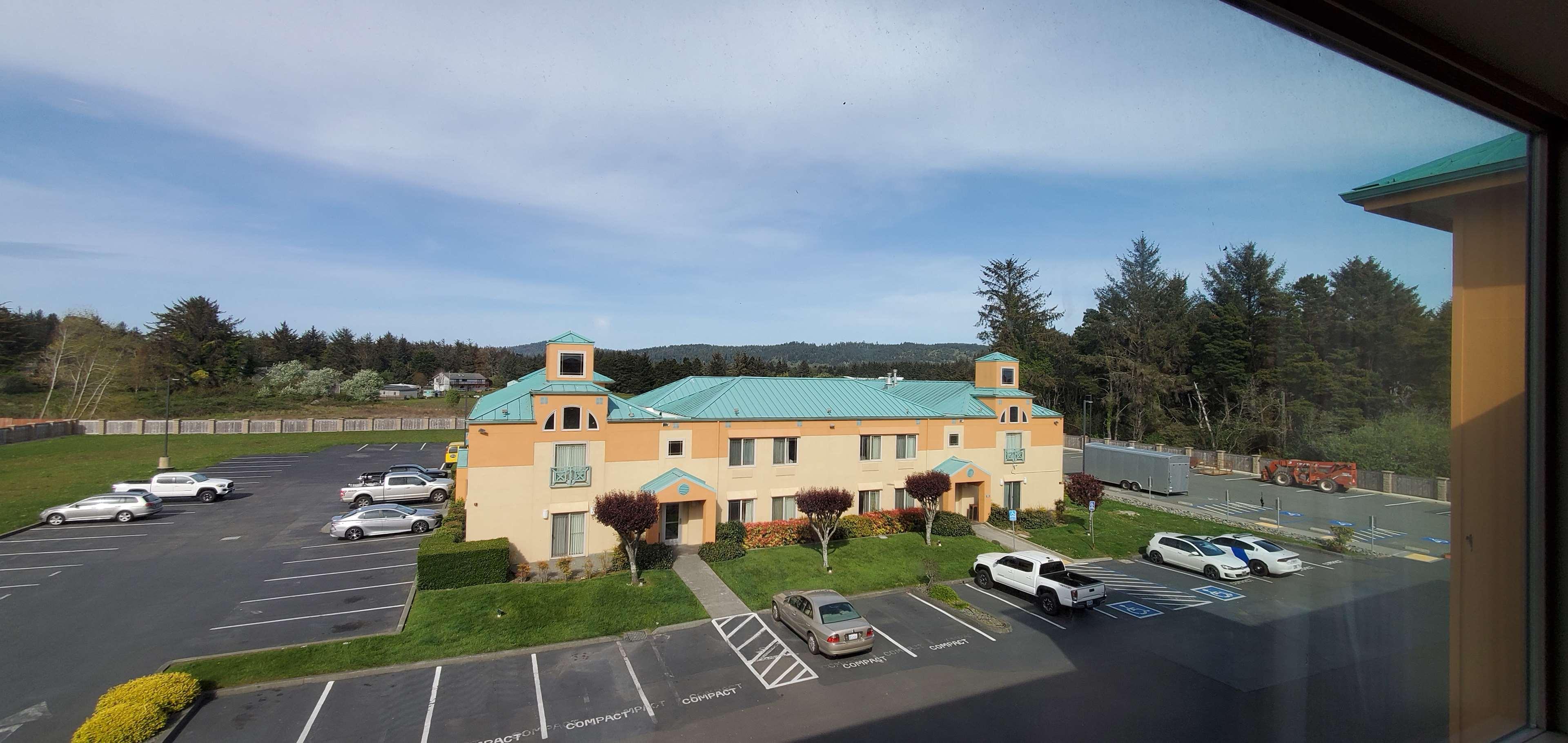 Best Western Plus Northwoods Inn Crescent City Exterior photo